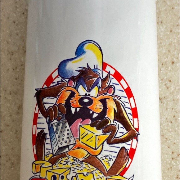 Taz Manian Devil Cheese Shaker. Pre-Owned. Never Used. Excellent Condition. - Picture 2 of 4